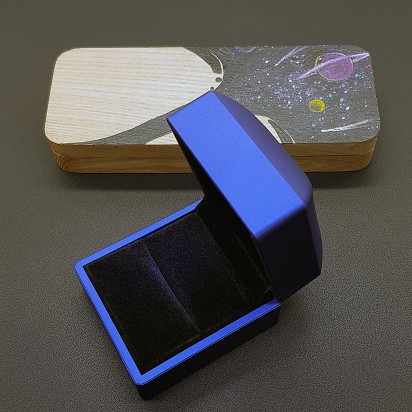 Футляр для бижутерии подарочный синего цвета с подсветкой артикул FB004