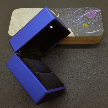 Футляр для бижутерии подарочный синего цвета с подсветкой артикул FB004