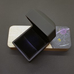 Футляр для бижутерии подарочный черного цвета с подсветкой артикул FB005