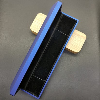 Футляр для бижутерии подарочный синего цвета с подсветкой артикул FB002