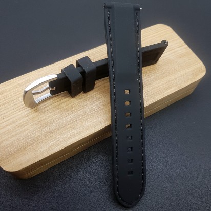 Ремешок каучуковый черного цвета с черной ниткой для часов 22 мм артикул CRW529-22-20