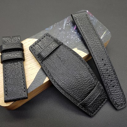 Ремешок черного цвета в комплекте с двумя базами от RemenMaster для часов 22 мм артикул RM009-22-20