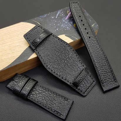 Ремешок черного цвета в комплекте с двумя базами от RemenMaster для часов 22 мм артикул RM009-22-20