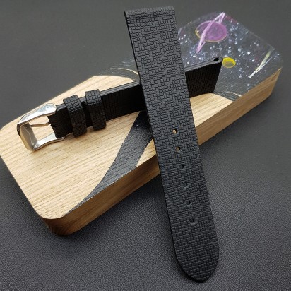 Ремешок ручной работы из кожи чёрного цвета от REMENMASTER для часов 22 мм артикул M028-22-20