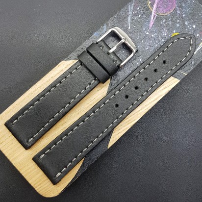 Ремешок ручной работы из кожи чёрного цвета от REMENMASTER для часов 20 мм артикул M008-20-18