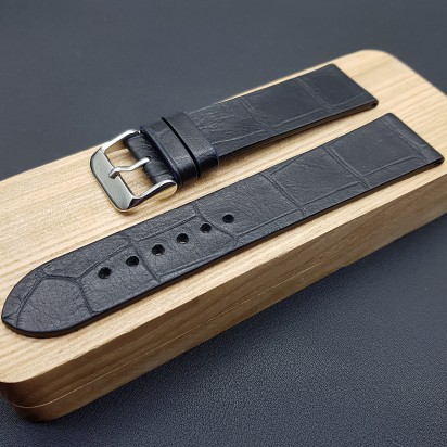 Ремешок ручной работы из кожи чёрного цвета от REMENMASTER для часов 22 мм артикул M131-22-20