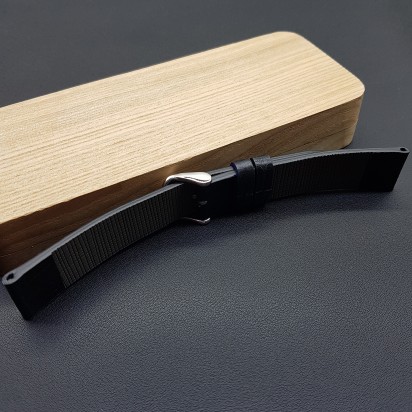 Ремешок ручной работы из кожи чёрного цвета от REMENMASTER для часов 20 мм артикул M142-20-18